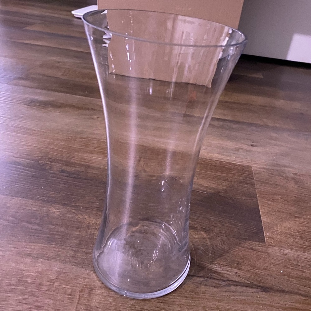 GLASS VASE - 10in tall x 5in dia